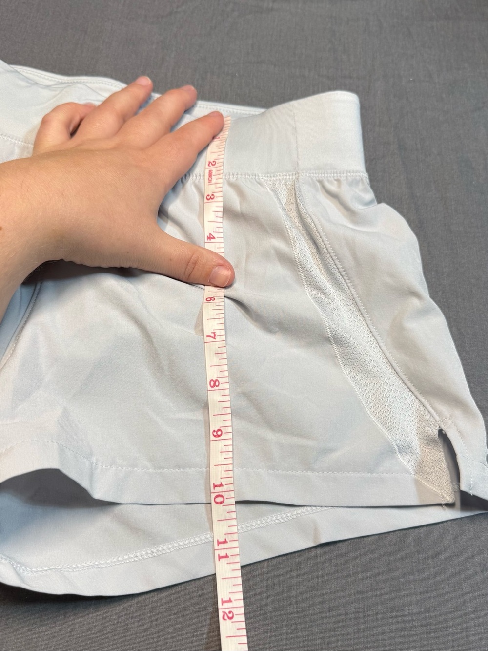 Under Armour Women’s Light Gray Athletic Running Shorts - Picture 6 of 6